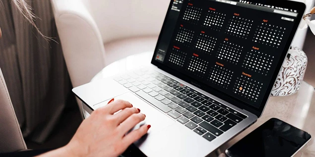 open calendar on laptop