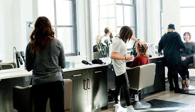 employee working in salon